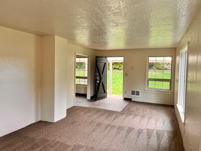 Building Photo - 1471