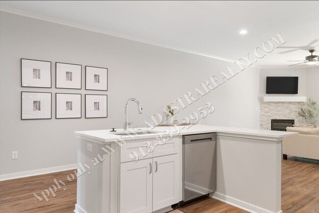 Building Photo - Brand New Townhome 3 Bed 2.5 Bath in Olath...