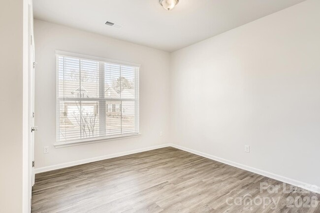 Building Photo - 126 Canada Dr