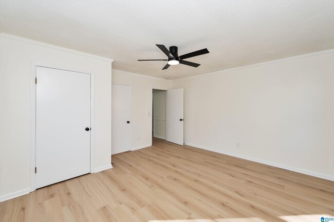 Building Photo - 3338 Crescent Dr