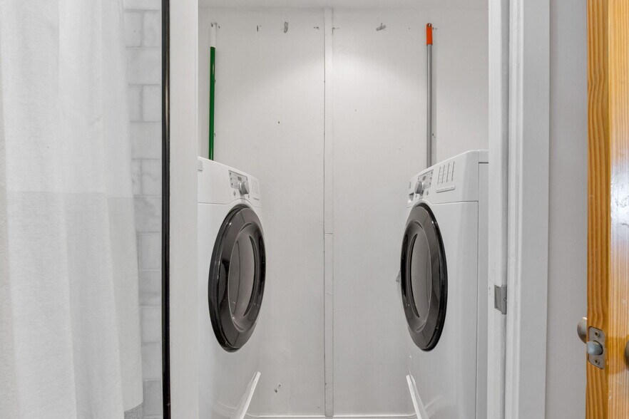 Building Photo - 940 Quitman St