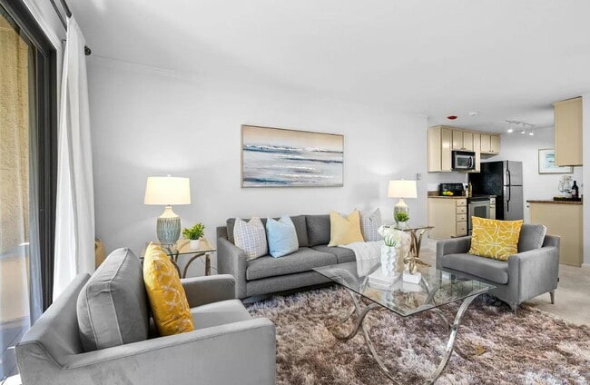 Building Photo - "Chic 1-Bed Waterfront Apartment with Cent...