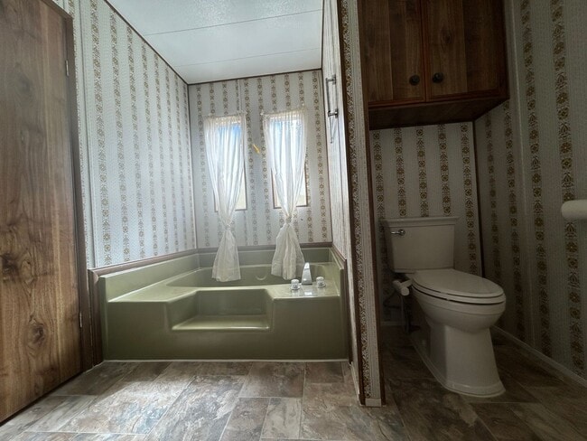 Building Photo - 2 Tarn Cir