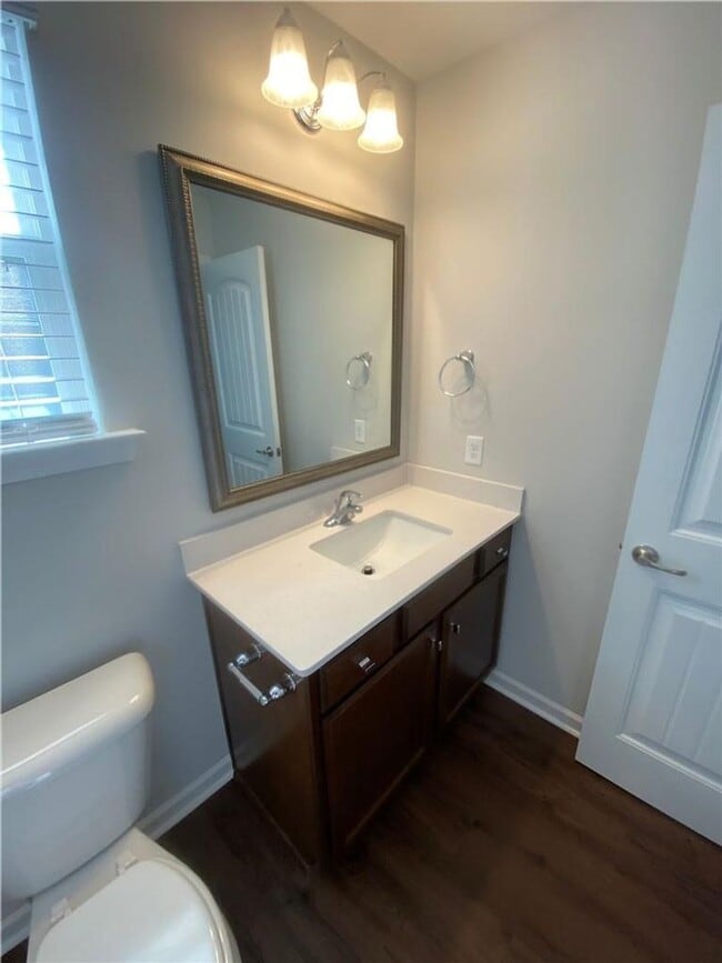 Building Photo - 4 bed 2.5 bath Available in Feburary