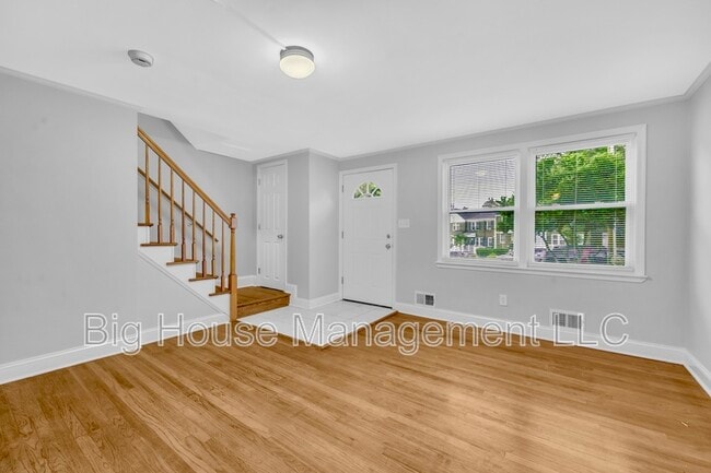 Building Photo - 1307 Dartmouth Ave