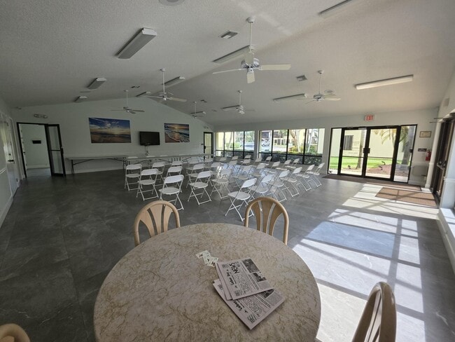 Building Photo - 4709 Lucerne Lakes Blvd W