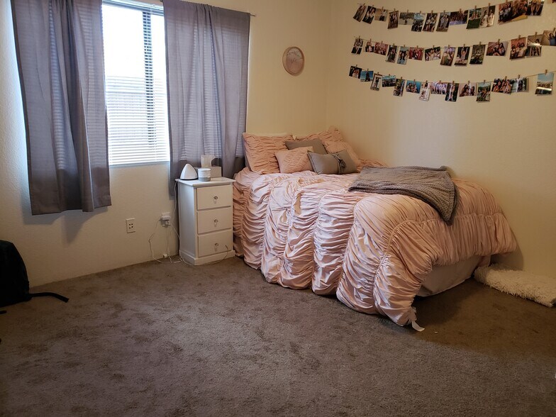 Large Bedrooms - 1144 E Edison St