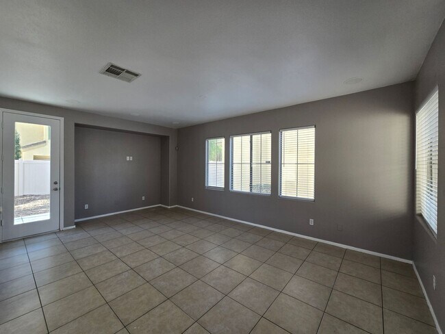 Building Photo - Coming Soon - Spacious 3 Bedroom Home in N...