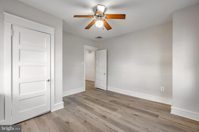 Building Photo - 1210 W Darby Rd