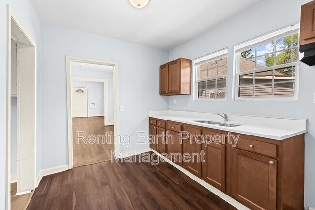 Building Photo - 6309 3rd Ave S