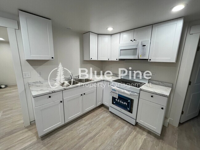 Building Photo - 1288 Lake Ave