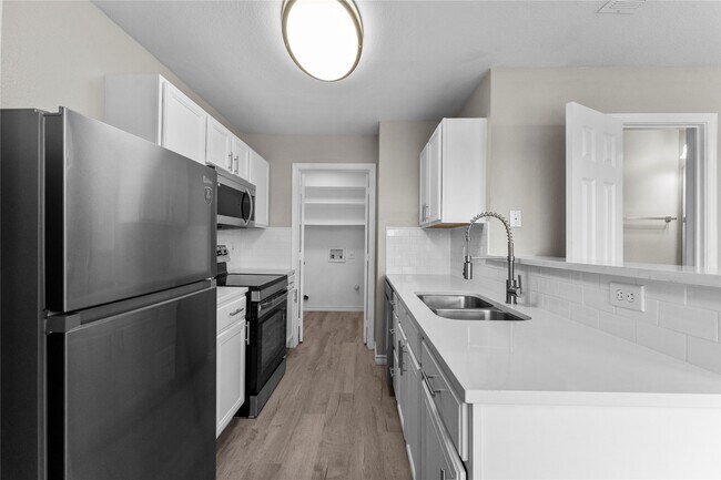 Building Photo - 105 Green Isle Ave