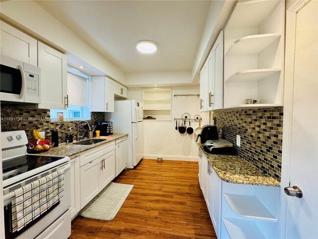 Building Photo - 920 N 26th Ave