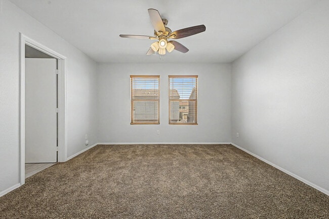 Building Photo - 7042 W Mercer Ln
