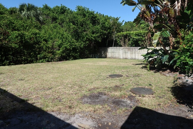 Building Photo - 1087 NE Quinn Pl