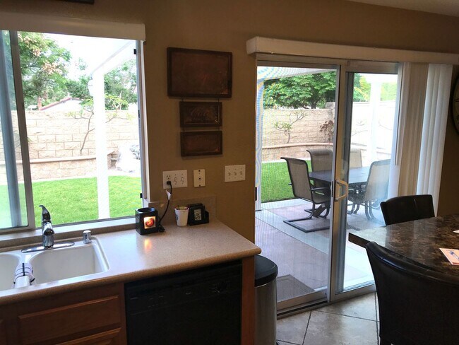 Building Photo - Gorgeous Oceanside Home