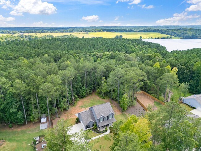 Building Photo - 2108 Charmond Dr