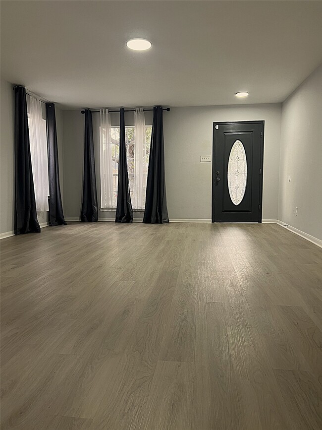 Building Photo - 20918 Roxette Ct