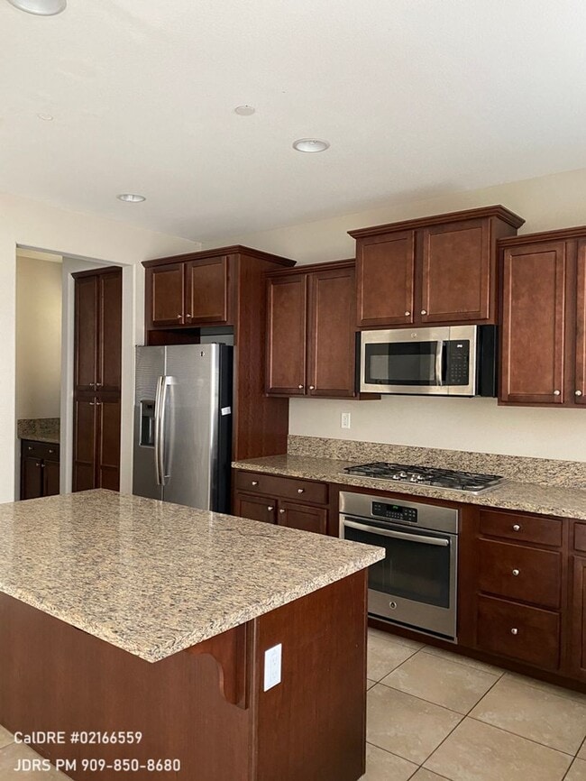 Building Photo - Eastvale 4 bedroom Partially Furnished Home