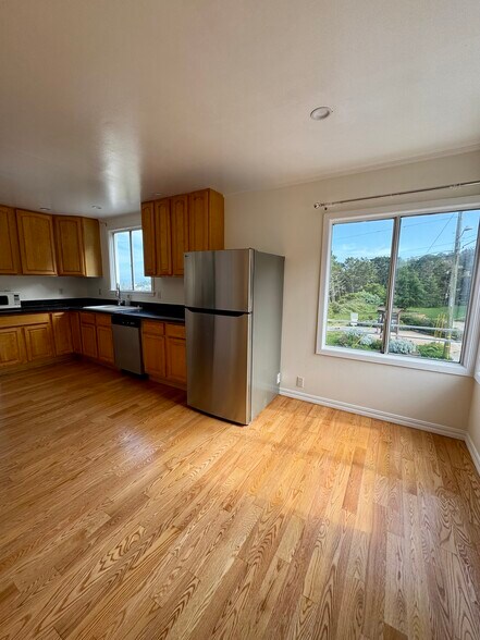 Building Photo - 391 Gambier St