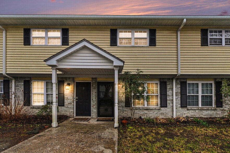 Building Photo - 507 Stinson Dr