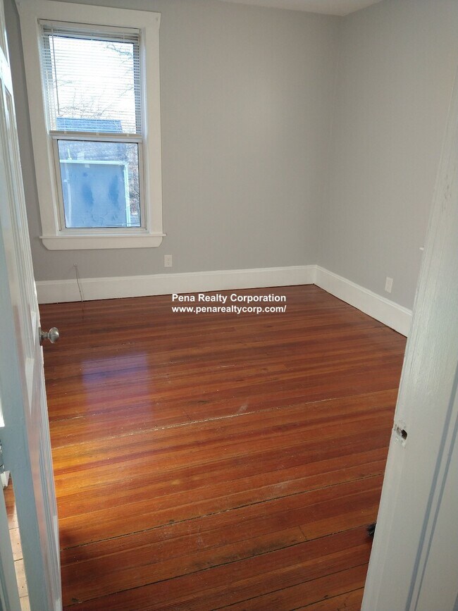 Building Photo - 76 Radcliffe Rd