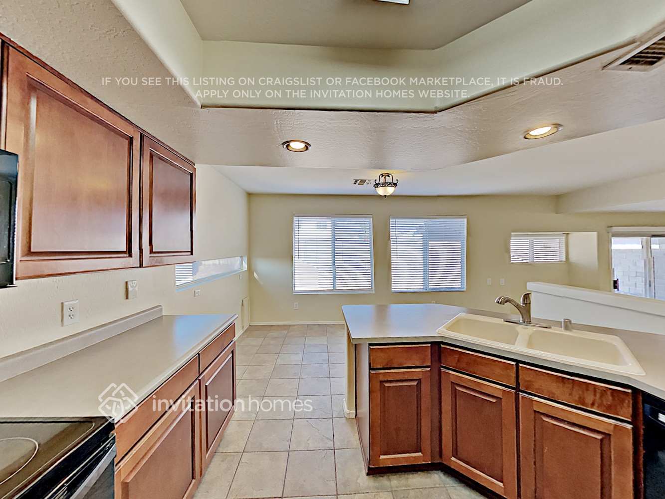 Building Photo - 9728 W Sunnyslope Ln