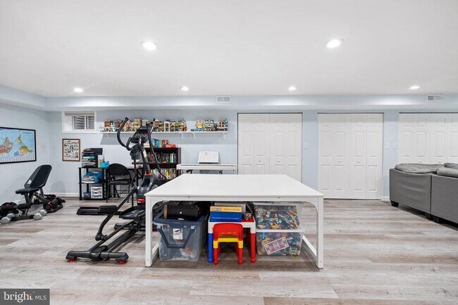 Building Photo - 7409 Aspen Ave