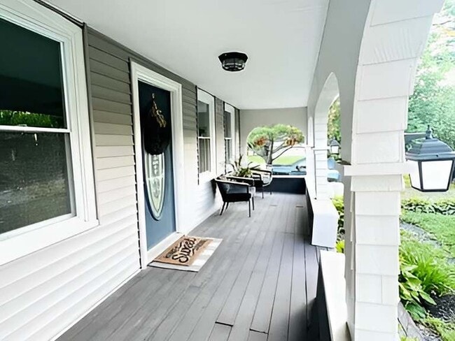 Building Photo - 252 Windsor St