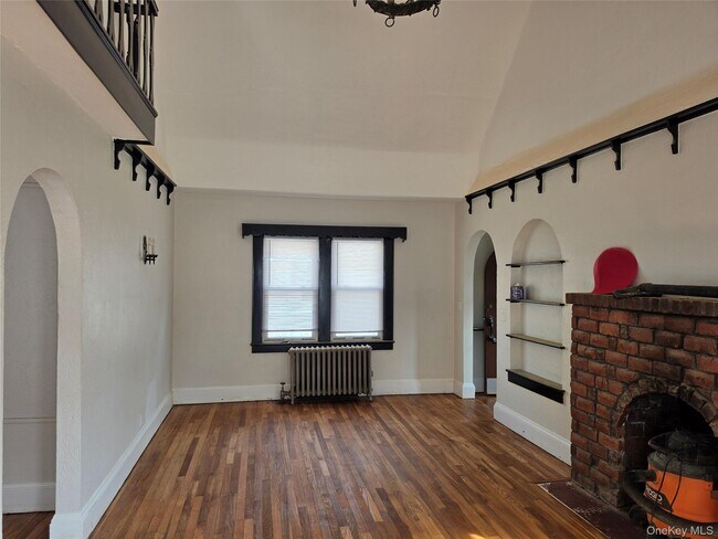 Building Photo - 987 Wallace Ave
