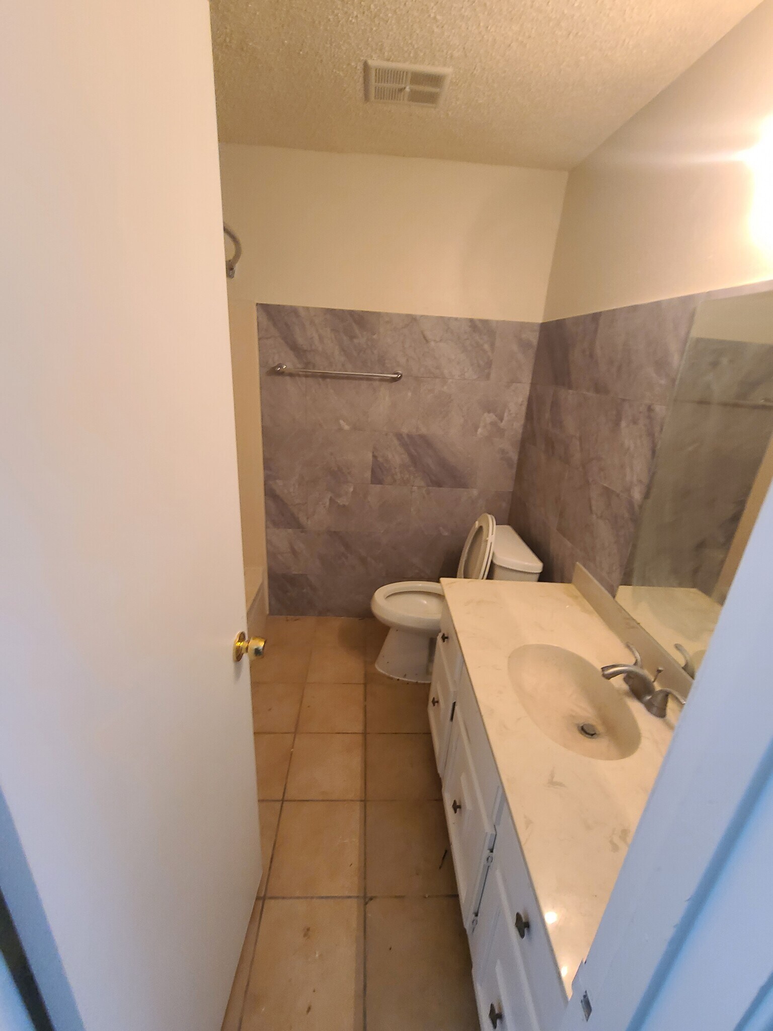 2nd Floor Full Bath - 11002 Hammerly Blvd