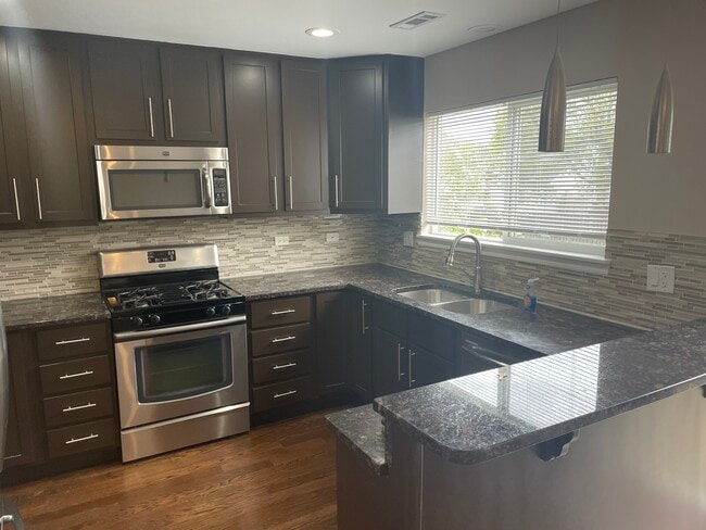 Building Photo - 621 Diamond Pointe Dr