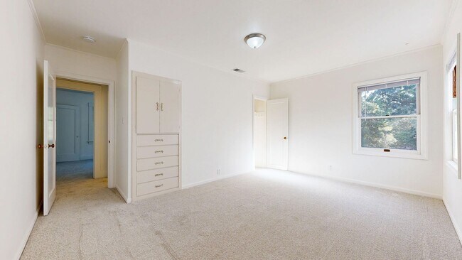 Building Photo - Bright Country Three Bedroom One Bathroom ...