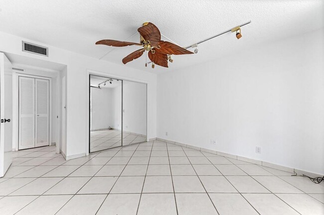 Building Photo - 3575 S Ocean Blvd