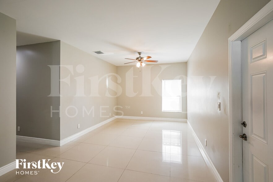 Building Photo - 2835 NW 14th St