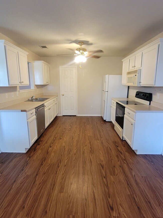 Building Photo - 4 Bedroom, 2 Bathroom House in Killeen wit...