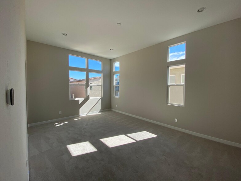 Building Photo - 1312 N Zane Dr