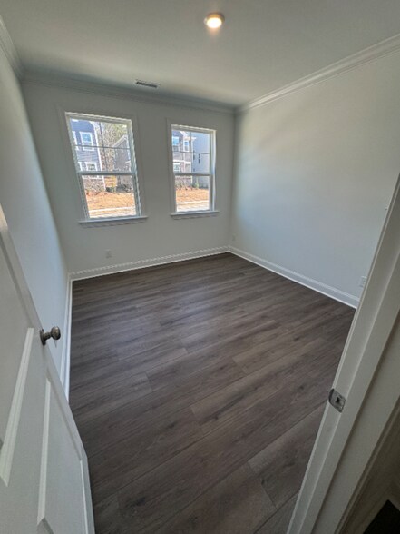 Building Photo - 913 Crossbill Dr
