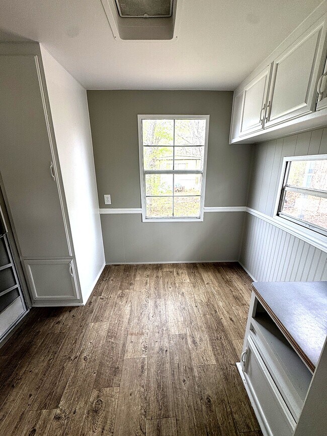 Building Photo - 235 Green Dragon Dr