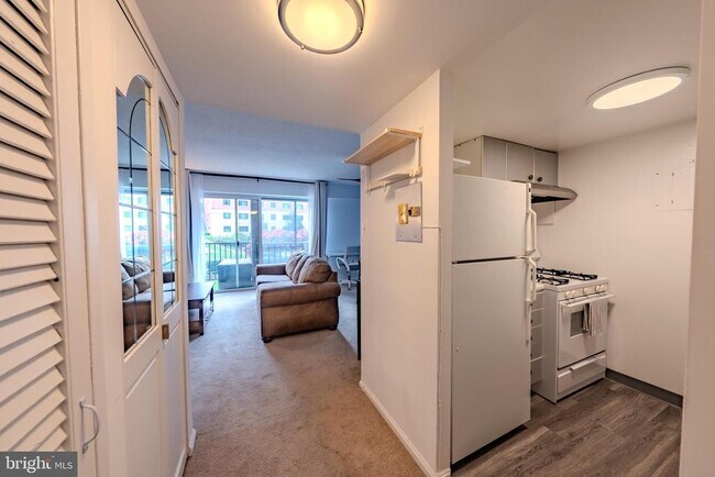 Building Photo - 1300 Army Navy Dr