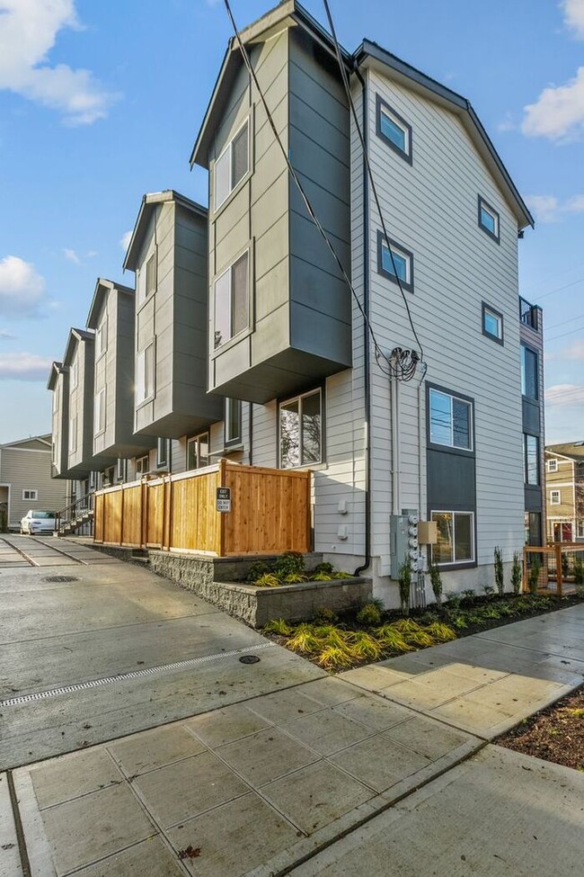 Building Photo - Stunning Brand-New Ballard Townhome with A...