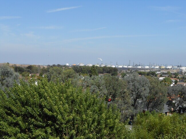 Building Photo - Beautiful remodeled 1 Bed one Bath in  Nor...