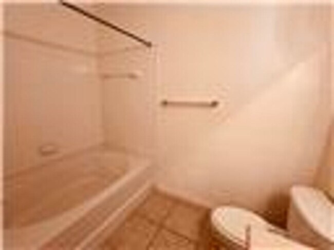 Building Photo - Palm Estates 2/2