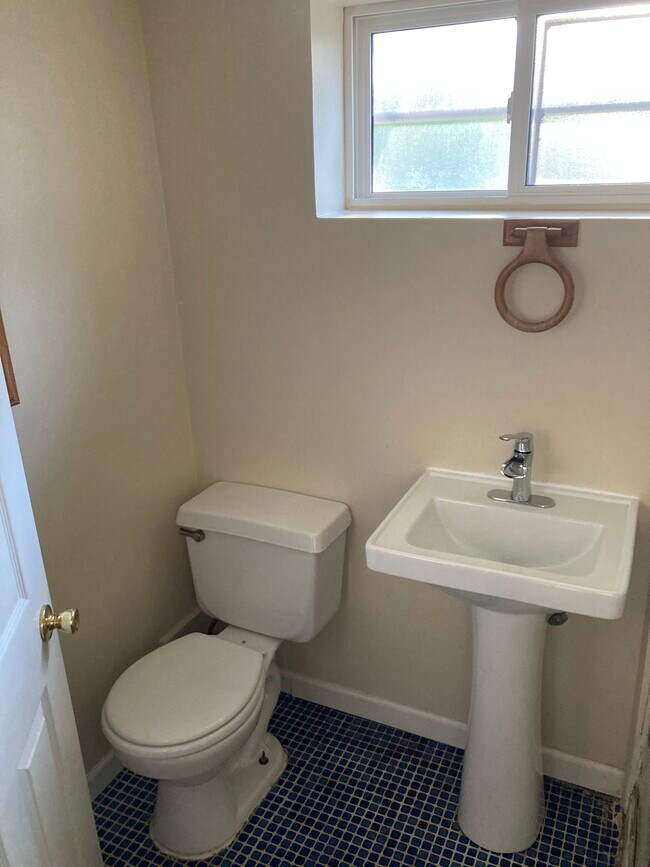 Building Photo - 5425 Webster St