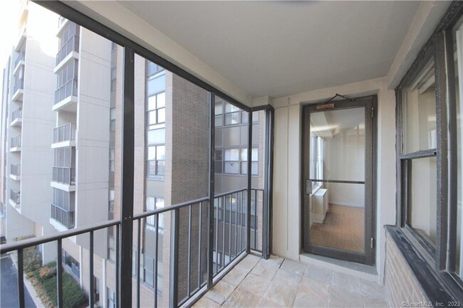 Building Photo - 44 Strawberry Hill Ave