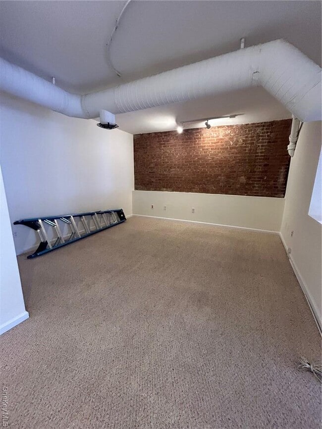 Building Photo - 25 N Division St