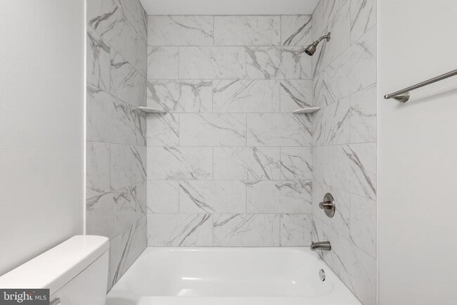 Building Photo - 369 E Hector St