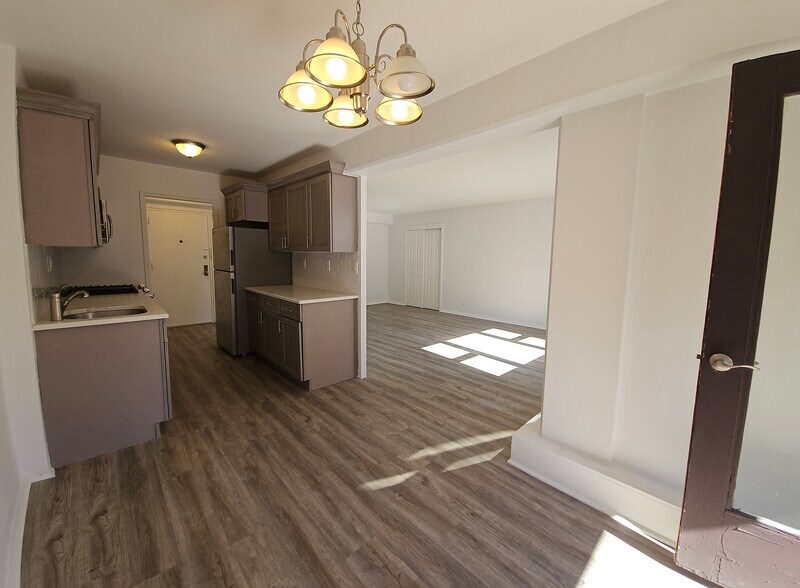 Building Photo - 8800 Boulevard East