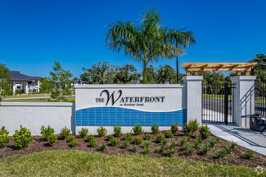 Building Photo - Waterfront On Hatchett Creek