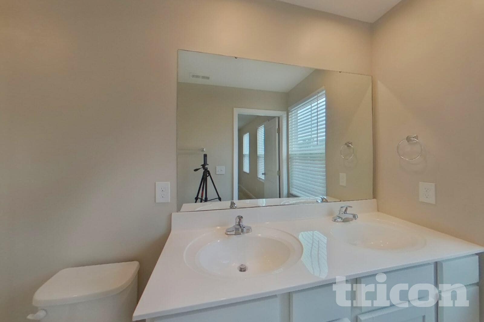 Building Photo - 886 Purcell Dr